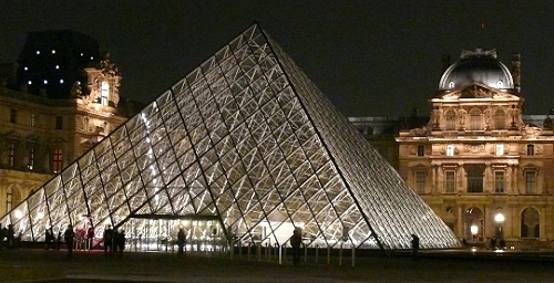 La pyramide, Paris