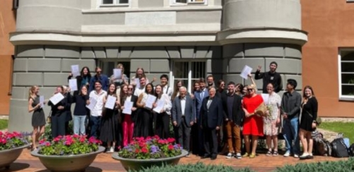 Solidarität mit den baltischen Staaten : 20 Jahre dt-frz-europ. Sommeruniversität in Vilnius LIT